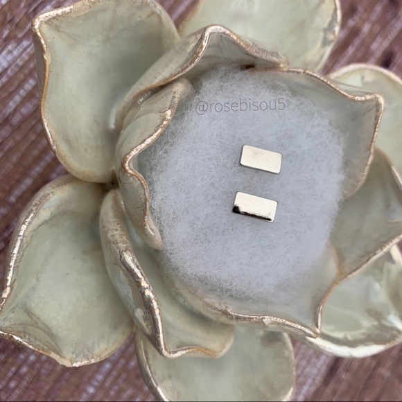 📏🆕Minimalist Silver Wide Bar Stud Earrings - Picture 6 of 8